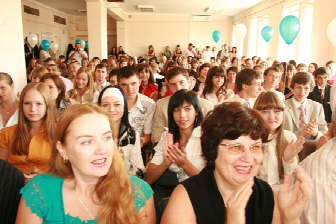 >Вручение студенческих билетов ЮФУ первокурсникам отделения регионоведения