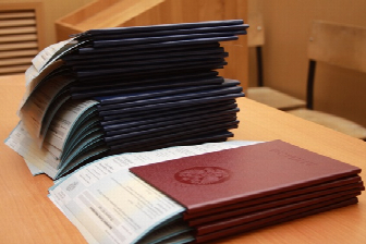 >Вручение дипломов выпускникам факультета социологии и политологии