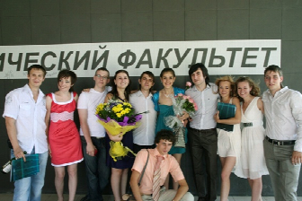 >Вручение дипломов выпускникам химического факультета