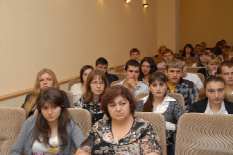 >Вручение первокурсникам истфака ЮФУ студенческих и зачеток