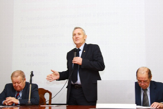 >Встреча с президентом Международного консорциума "Электронный университет" Владимиром Тихомировым 