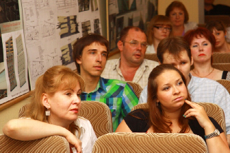 >Вручение дипломов на факультете филологии и журналистики