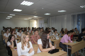>Вручение студенческих и зачеток первокурсникам химического факультета