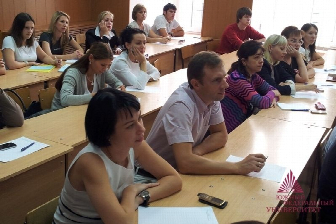 >В бизнес-школе ИЭВЭС ЮФУ обсудили инвестиционные ловушки с аналитиком из Великобритании